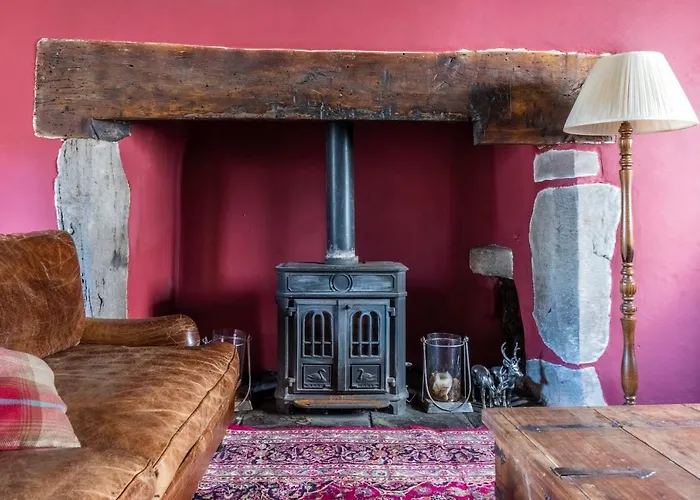 Remarkable 4-Bed Cottage In Cearleon