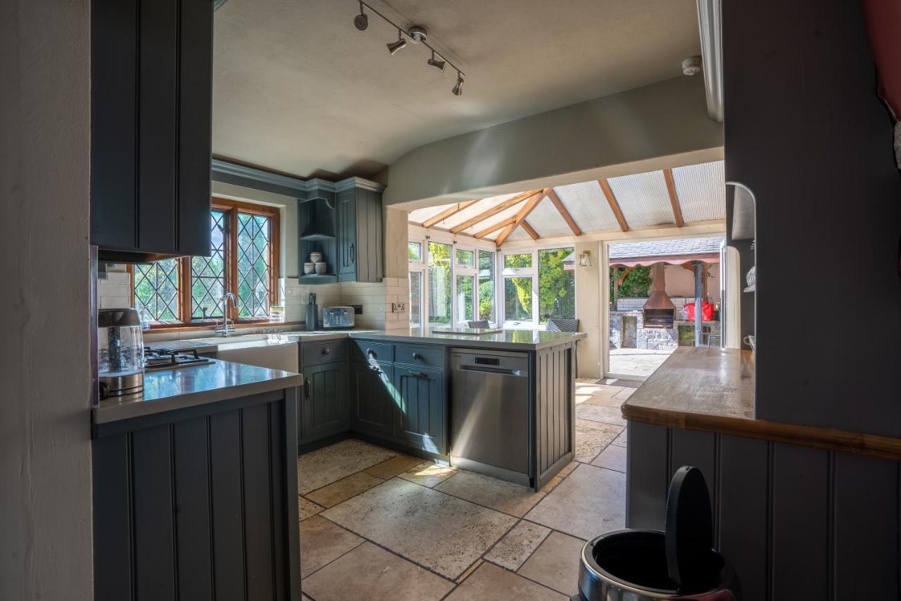 Remarkable 4-bed In Cearleon