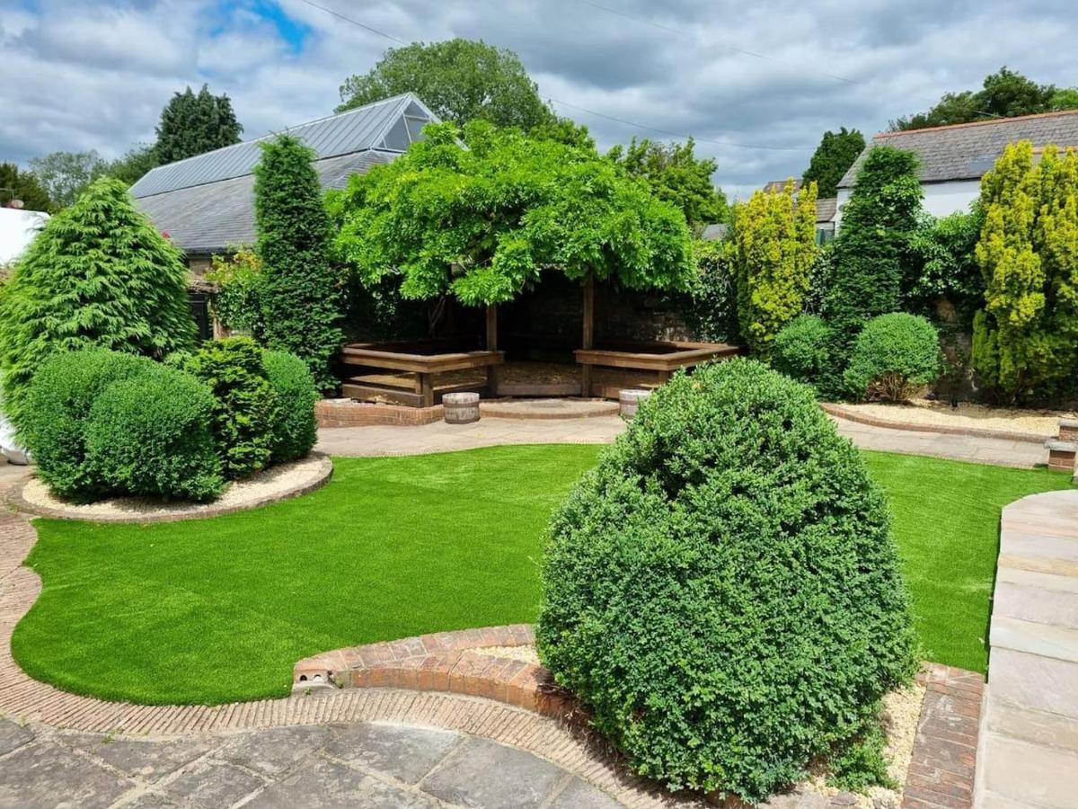 Remarkable 4-bed In Cearleon *