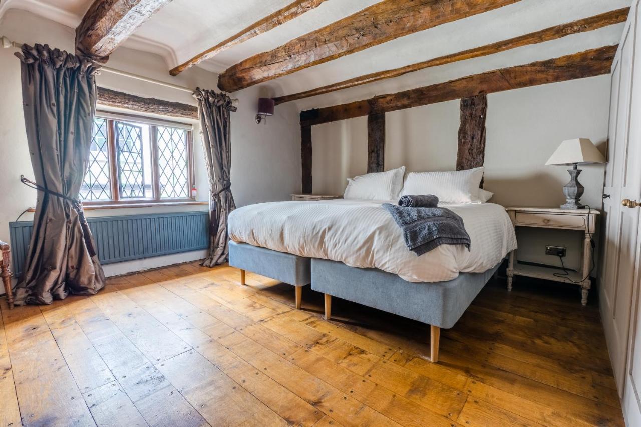 Holiday home Remarkable 4-bed In Cearleon