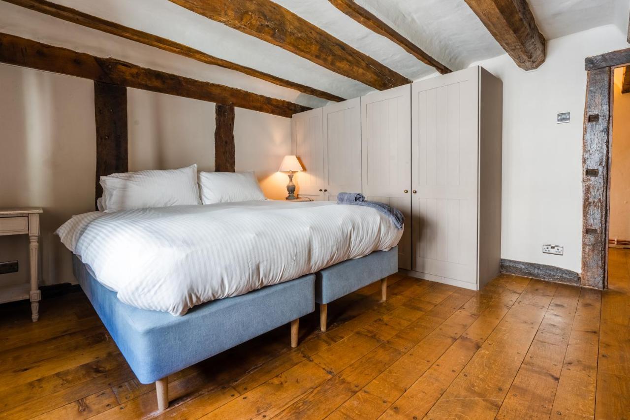 Remarkable 4-bed In Cearleon Holiday home