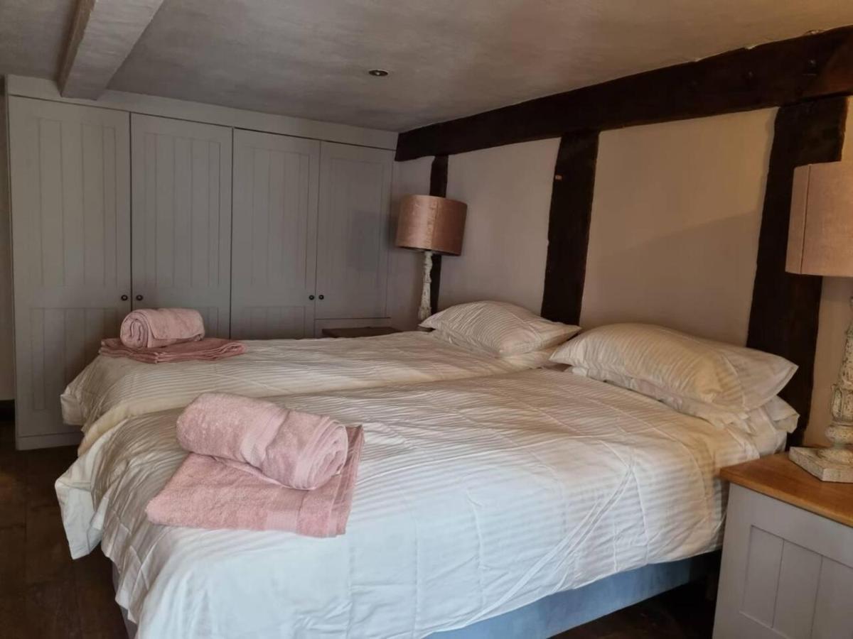 Remarkable 4-bed In Cearleon Newport (Gwent)