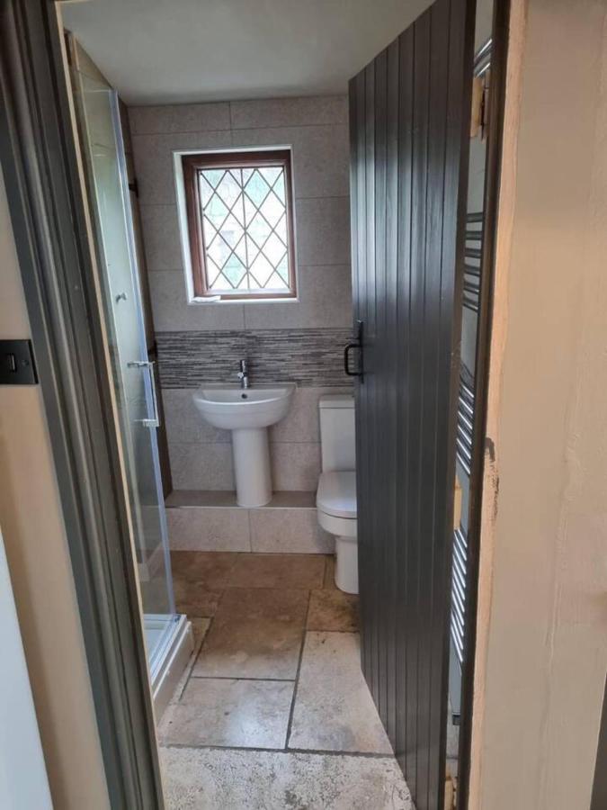 Remarkable 4-bed In Cearleon Holiday home Newport (Gwent)
