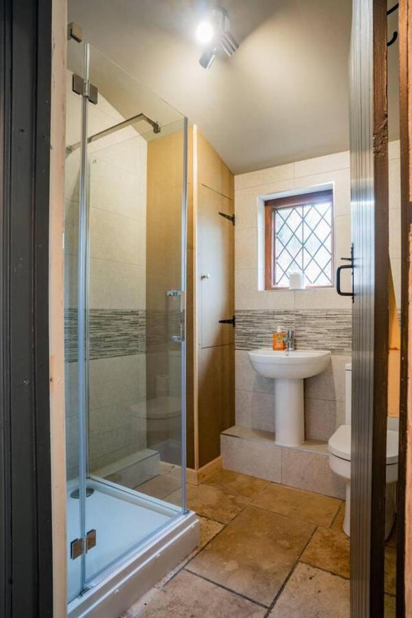 Remarkable 4-bed In Cearleon Newport (Gwent)